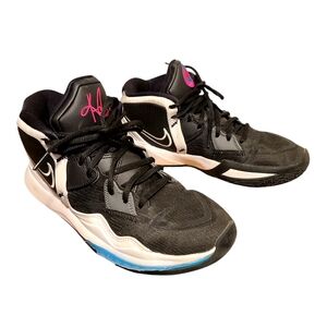 Nike Black & White Kryie Infinity South Beach Athletic Basketball Sneaker Sz 7.5